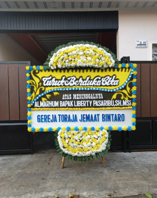Papan Bunga Duka di Kwamki Narama
