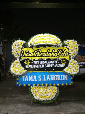 Papan Bunga Duka di Kwamki Narama